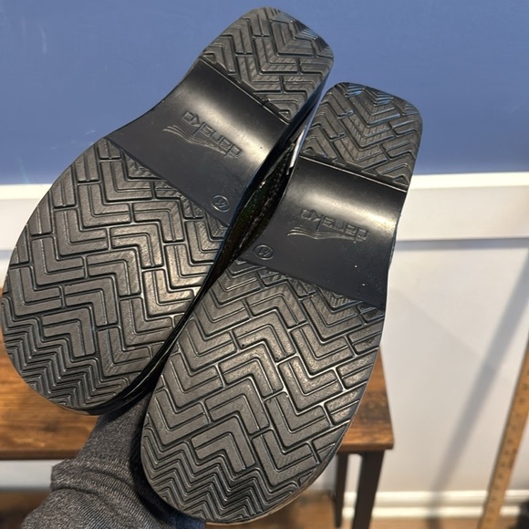 Dansko Olive Green Iridescent Glitter Patent Leather Clog Size 41 - Picture 3 of 13